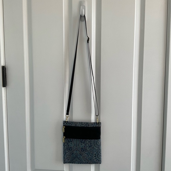 Danny K Elegant Blue Paisley Crossbody Bag - Picture 1 of 8